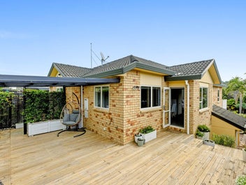 Sun, space & location in Gulf Harbour