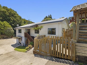 Family Retreat with Spa, Play Area & Flex Living