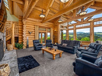 Yellowstone Lodge: Home and Income Opportunity