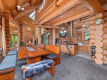 Yellowstone Lodge: Home and Income Opportunity