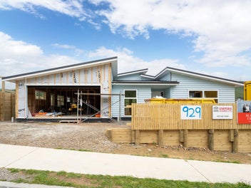 SINGLE LEVEL WITH LATE SUN