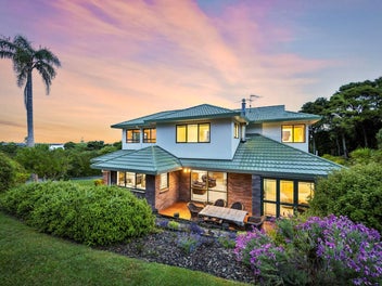 Spacious family living with privacy and views