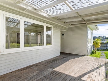 1970's Weatherboard home 850sqm (more or less)