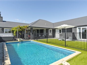 Spacious Serenity - Be in for Christmas