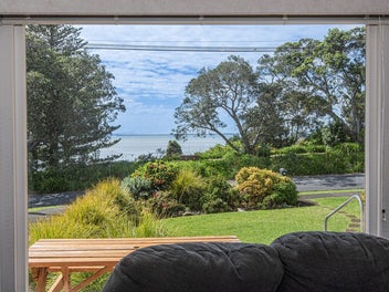 Your Harbour View Haven Awaits!