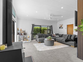 4 BDRM CHARMING CHARACTER HOME - GREAT LOCATION!