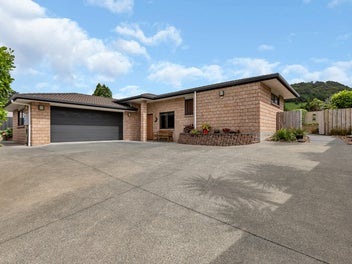 Immaculate, Easy-care living in a Prime Location