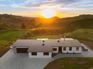 Luxury, Land & Lifestyle – This One Has It All!