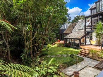 Private Family Estate – On Over An Acre