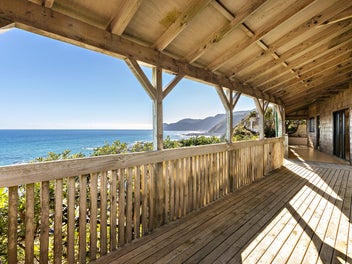 WHERE BIG VIEWS MEETS BIG LIVING