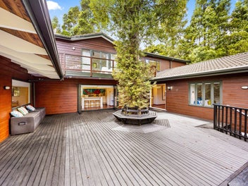 Super-sized family home with a native sanctuary!