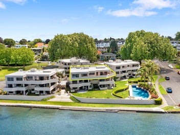 Luxury Waterfront Living!
