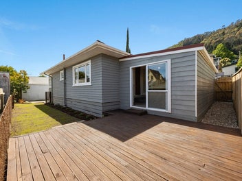 Sunny Freehold Starter with Scope to Shine