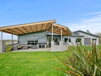 Modern Home, Sheds and Lifestyle