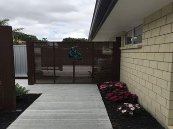 Modern, Low-Maintenance Living, Close to Town