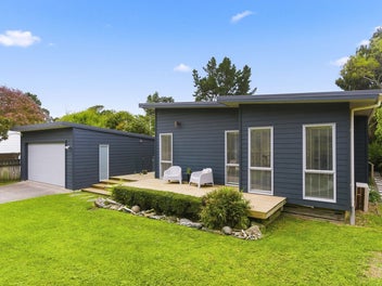 Chic Coastal Living in Raumati South