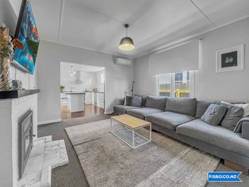 The ultimate home with business options!