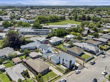 Parks, Schools & Family Living in St Albans