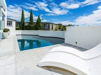 Superbly Renovated 438sqm Beachside Masonry Home