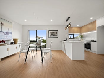 Live in Nature: Freehold Two-Level Home & Sea View