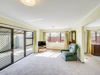 Approx 130m2, tidy townhouse in prime location