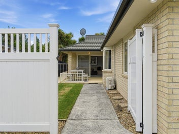 Vacant & Ready for Christmas!