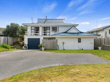 Absolute beachfront at Pukehina