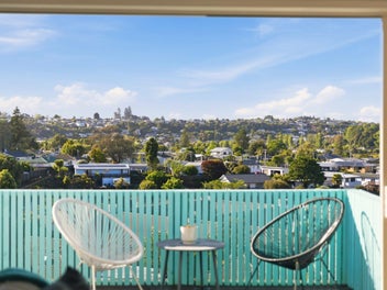 Vendor Has Relocated - Instructions Are To Sell