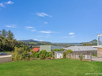 North Facing Sea Views and NO Covenants!