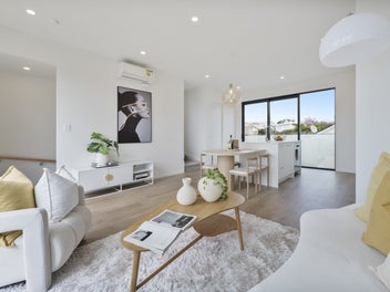 Enjoy Your Life in Milford's Top School Zone!