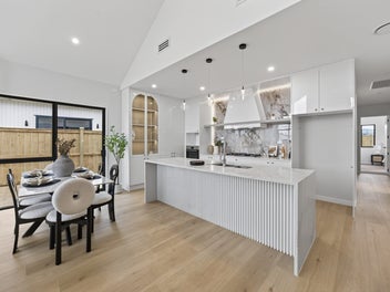 Spacious, High Spec - Dual Kitchens, Dual Ensuites