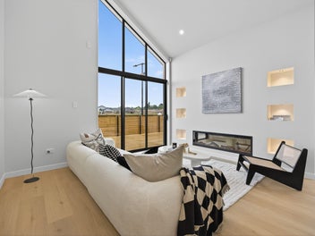 Stylish & Spacious - Dual Kitchens & High Spec