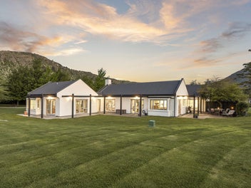 Five Minutes From Arrowtown - 6.4 Hectares