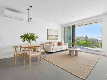 Near New Apartment with City and Harbour View