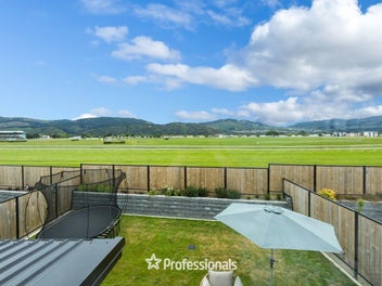 Stylish Home - with Racecourse Views