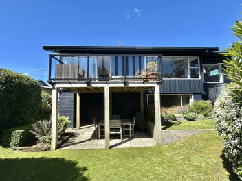 Tranquil River Retreat - Privacy Meets Convenience