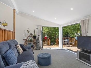 CHARMING & COMFORTABLE