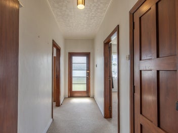 Solid Home – Walk to Town!