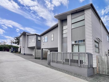 Standalone, Freehold, Prime Location