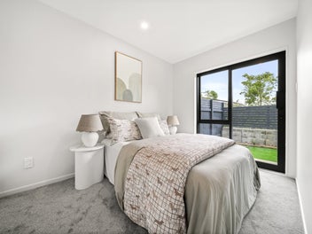 Live in Nature: Freehold Two-Level Home & Sea View