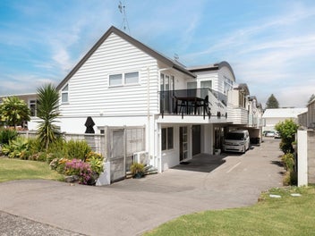 Stylish Freehold Townhouse in Coveted Locale