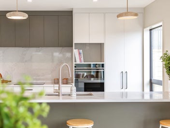 Sunny, modern, easy living Waikanae gem.