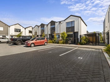 Smart Buying - Modern, Easy Living in a Handy Spot