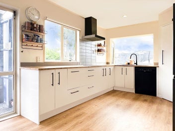 Owner Wants to Sell, Sell, Sell!