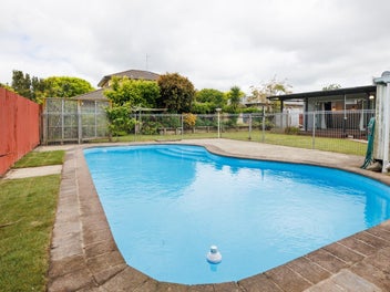 Spacious family home zoned for Riverdale School