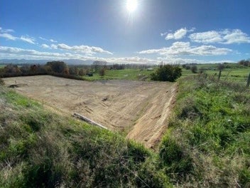 Perfect lifestyle opportunity with stunning views