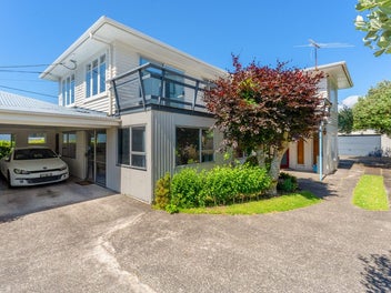 Legal Home & Income on a Large Flat Section