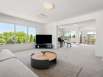 Elevated Mayfield Estate Beauty!