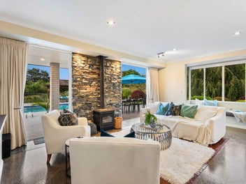 A Grand Lifestyle Entertainer