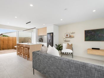 Refined Beachside Living!